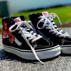 Custom Women’s Van’s SK8 Hi size 7.5 US
